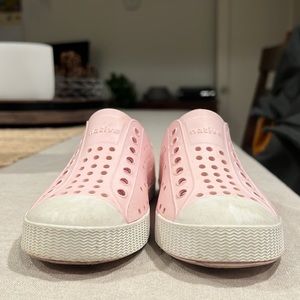 Girls Light Pink Native Jefferson Shoes Size 11 - Barely Worn